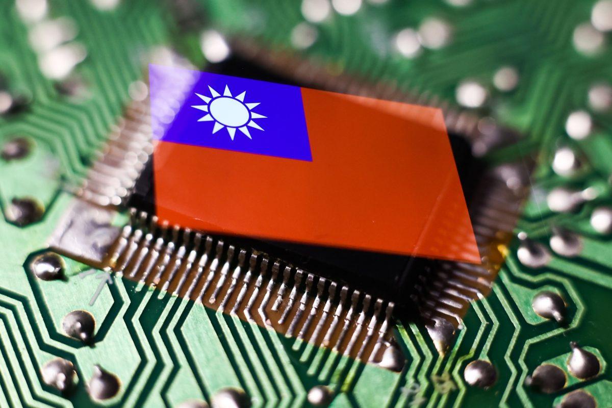 Taiwan rushes to prevent China from cutting internet, phones