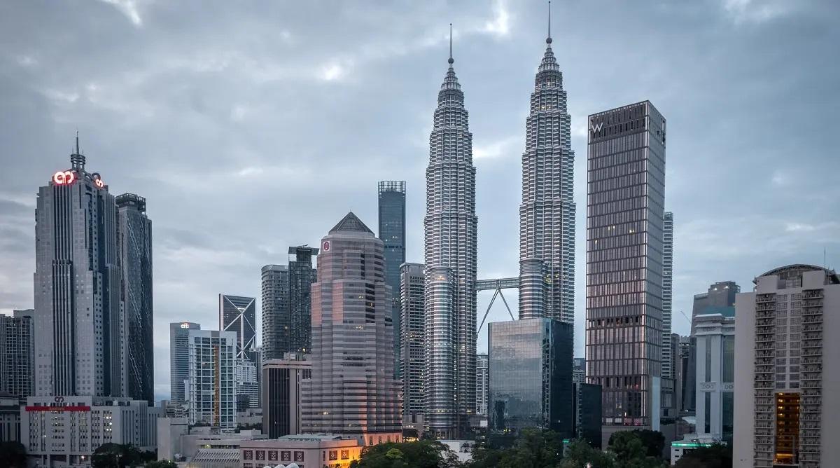 Malaysia says ringgit's drop will be cushioned by fundamentals