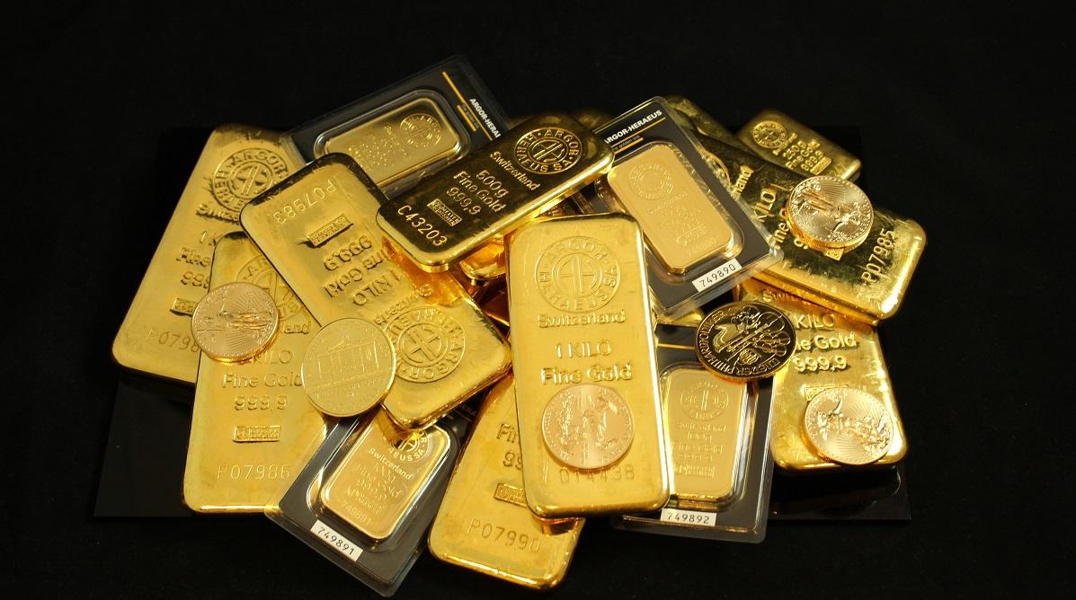 Sovereign investors embrace bonds and gold, Invesco survey shows